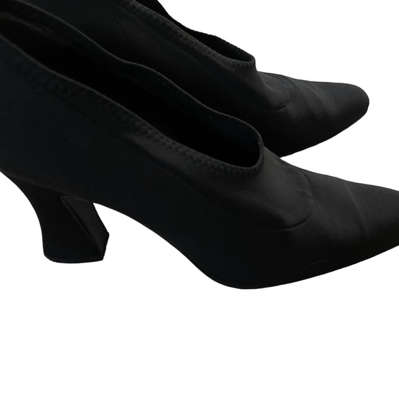 DKNY Vero Cuoio 9 1/2 B women’s black stretchy fabric Italian pumps - Picture 2 of 10